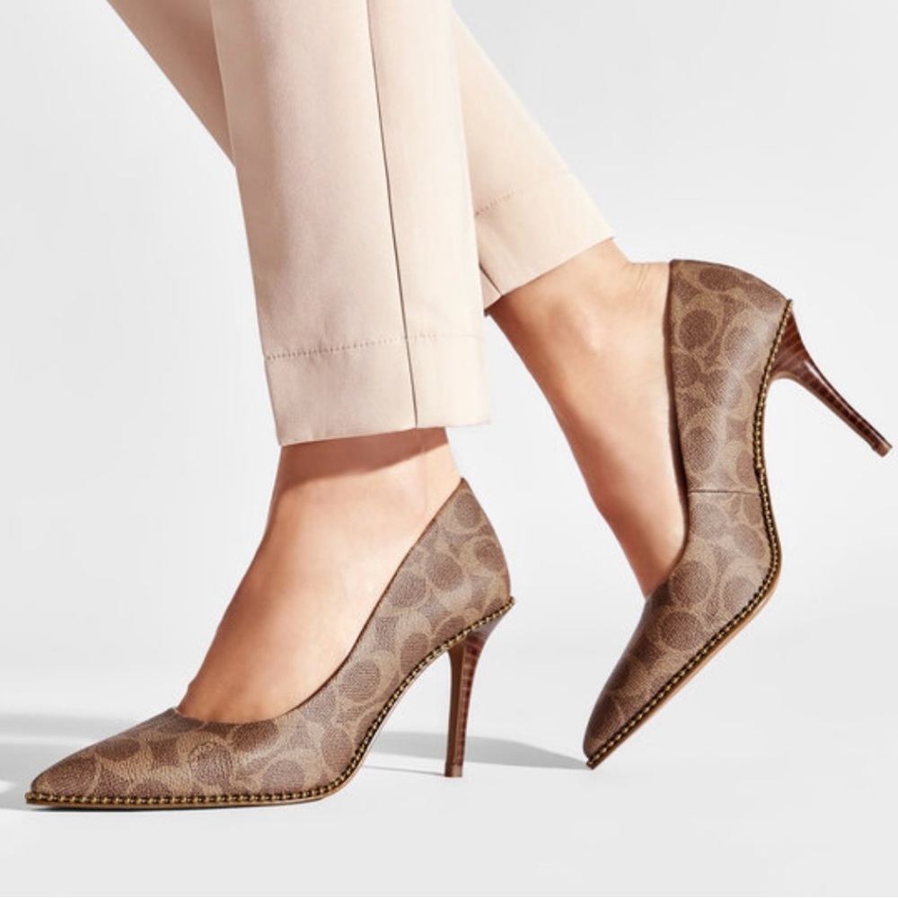 Coach Samantha Signature Coated Canvas Dress
Pumps NEW